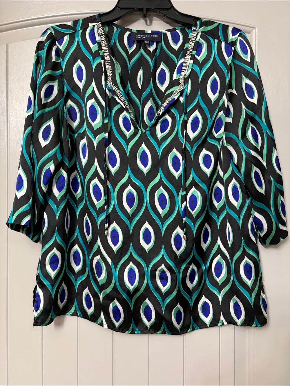 Jones New York Black Teal & Blue Geometric V-Neck Blouse